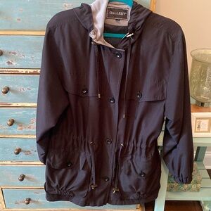 Gallery sz small black button front rain jacket/coat w/button front & hood.